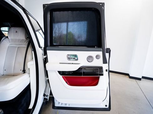 Used 2021 Rolls-Royce Cullinan Black Badge image 55