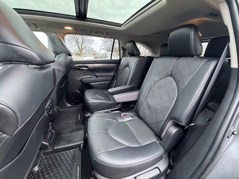 Used 2022 Toyota Highlander Limited image 26