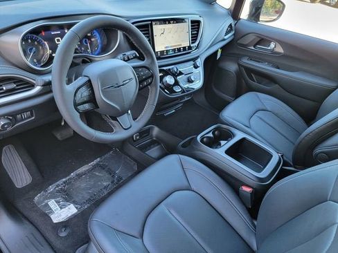 New 2026 Chrysler Pacifica Select w/ S Appearance Package image 18