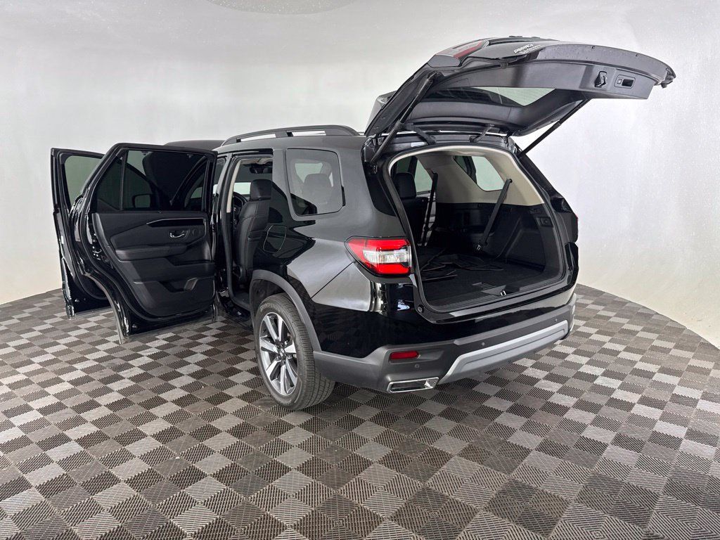 Used 2025 Honda Pilot Touring image 18