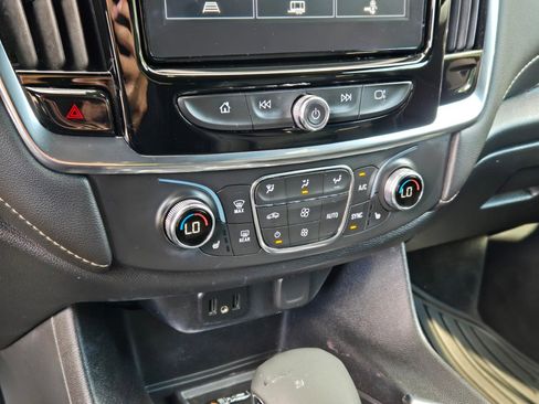 Used 2023 Chevrolet Traverse LT image 28
