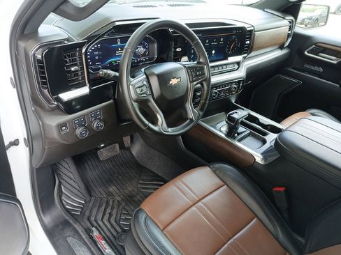 Used 2024 Chevrolet Silverado 1500 High Country w/ Z71 Off-Road Package AWD/4WD image 10