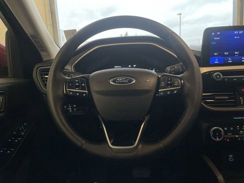 Used 2022 Ford Escape SEL image 5