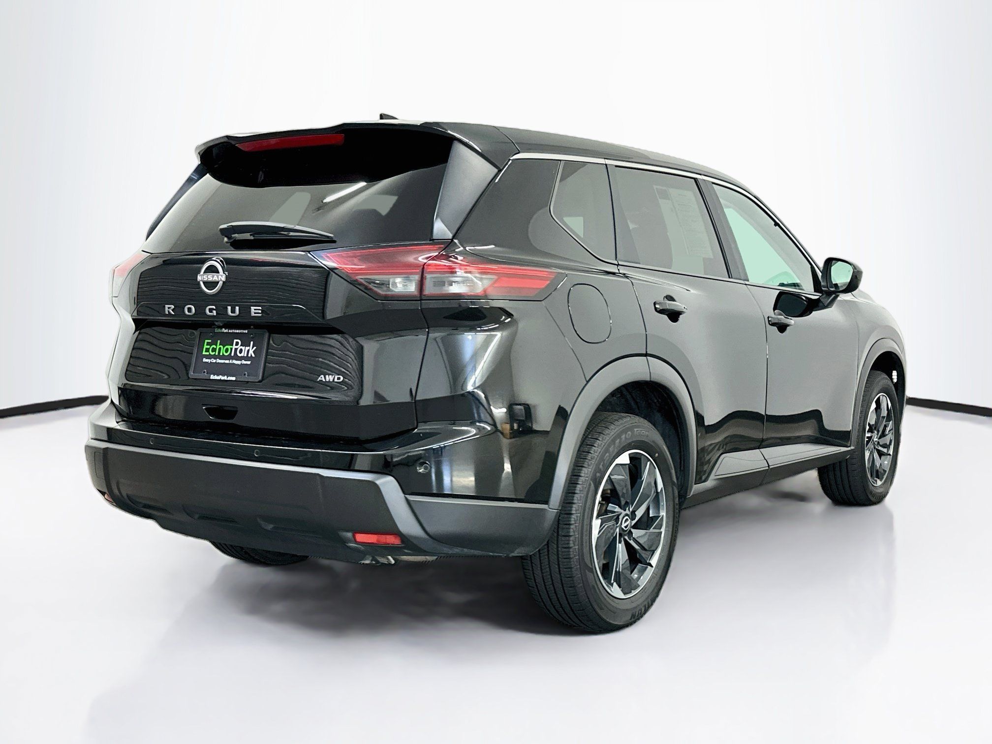 Used 2025 Nissan Rogue SV AWD/4WD image 9