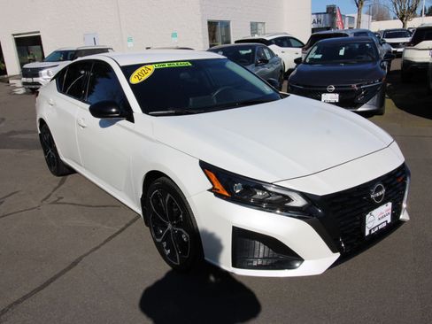 Used 2024 Nissan Altima 2.5 SR image 1