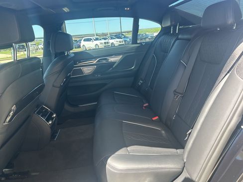 Certified 2022 BMW 740i 740i w/ M Sport Package image 6