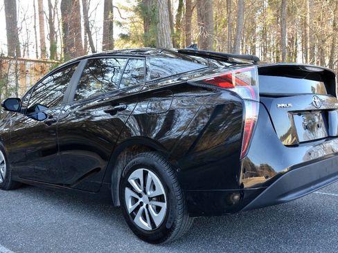 Used 2017 Toyota Prius Two image 5