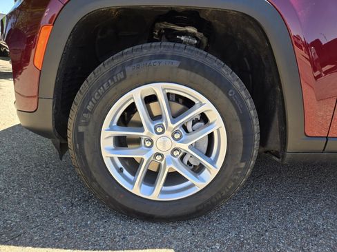 Used 2026 Jeep Grand Cherokee Laredo X AWD/4WD image 16