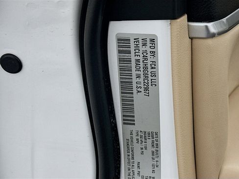 Used 2024 Jeep Grand Cherokee Limited image 12