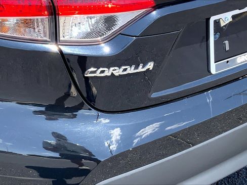 Used 2025 Toyota Corolla LE FWD image 10
