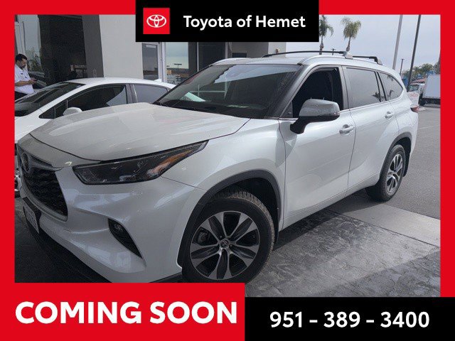 Used 2024 Toyota Highlander XLE FWD image 1