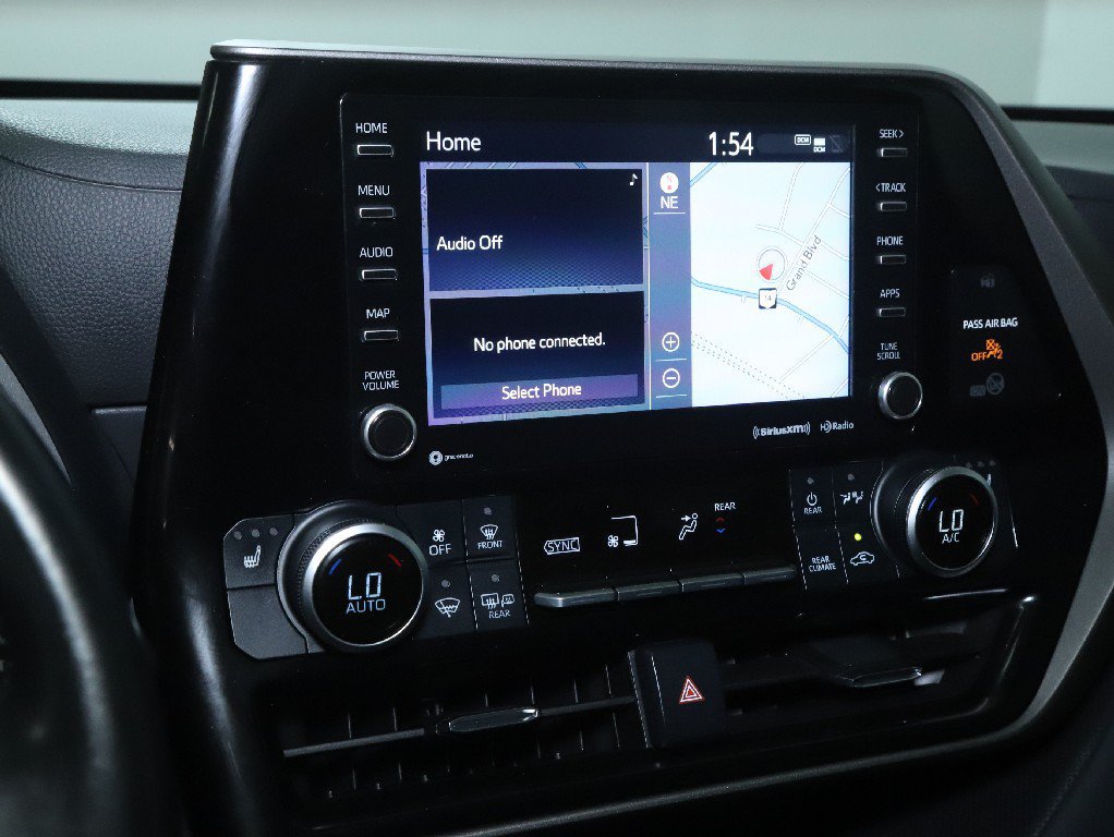 Used 2021 Toyota Highlander XLE AWD/4WD image 27