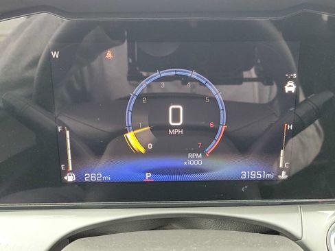 Used 2025 Chevrolet Trax LT FWD image 22