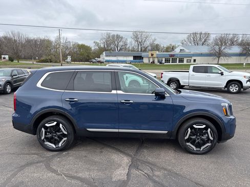 Used 2025 Kia Telluride S image 2