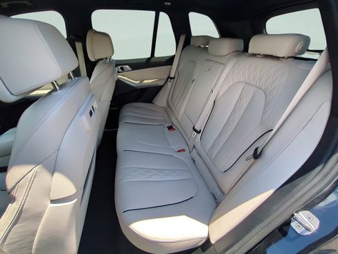 Used 2022 BMW X5 M50i AWD/4WD image 9