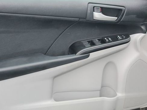 Used 2012 Toyota Camry LE image 19