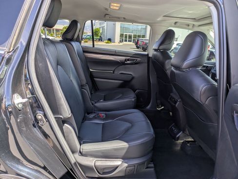 Used 2023 Toyota Highlander Limited AWD/4WD image 30