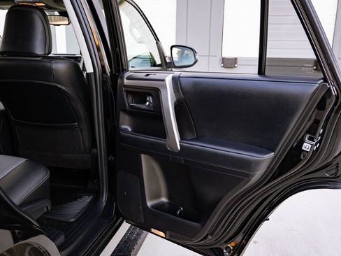 Used 2021 Toyota 4Runner SR5 Premium image 25