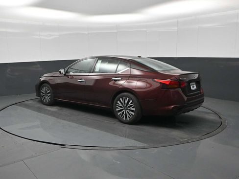 Used 2024 Nissan Altima 2.5 SV image 6