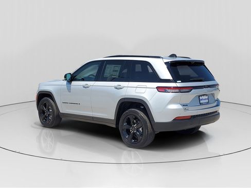New 2025 Jeep Grand Cherokee Limited w/ Luxury Tech Group II image 3