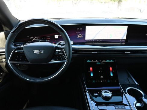 Certified 2025 Cadillac Escalade Sport w/ LPO, Floor Liner Package image 9