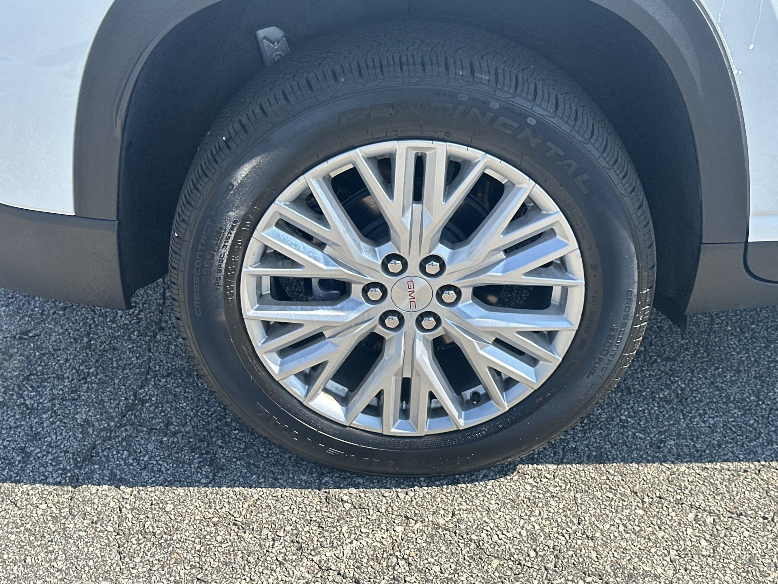 Used 2026 GMC Acadia Elevation w/ Elevation Premium Package FWD image 17