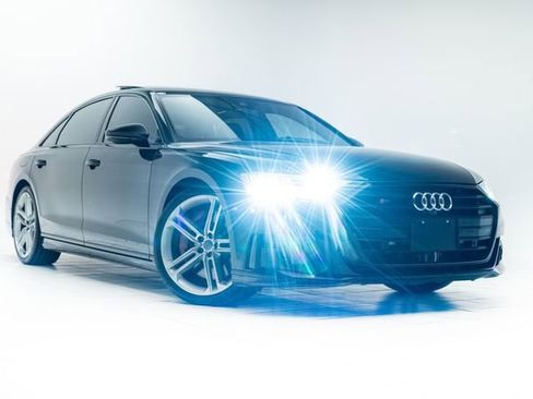 Used 2020 Audi S8 L image 8