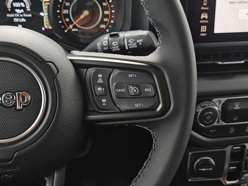 Used 2026 Jeep Wrangler Unlimited Rubicon AWD/4WD image 19