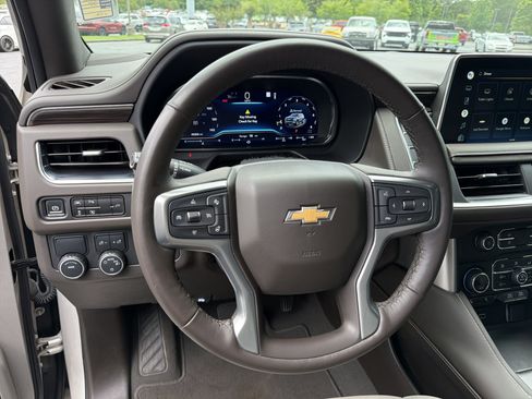 Used 2022 Chevrolet Tahoe LT w/ Luxury Package RWD image 26