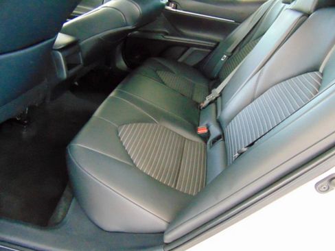 Used 2022 Toyota Camry SE FWD image 8