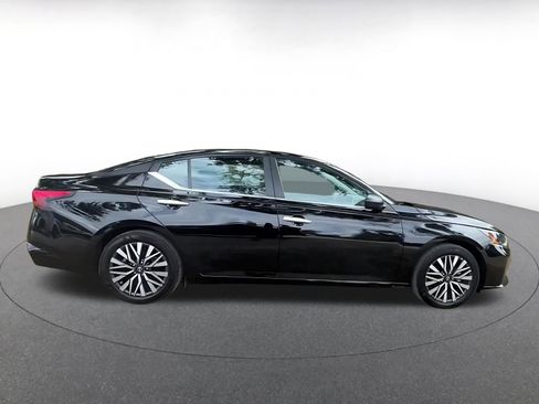 Used 2025 Nissan Altima 2.5 SV FWD image 16