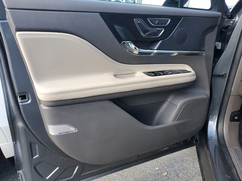 Certified 2023 Lincoln Corsair Reserve image 13