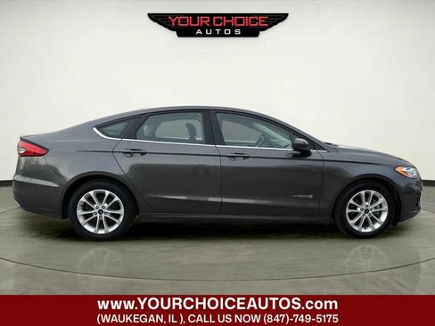 Used 2019 Ford Fusion SE FWD image 6