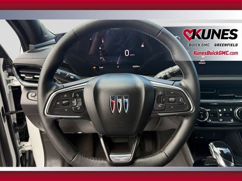 Used 2025 Buick Envista Sport Touring w/ Experience Buick Package FWD image 27