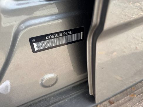 Used 2025 Kia Soul LX w/ LX Technology Package FWD image 27