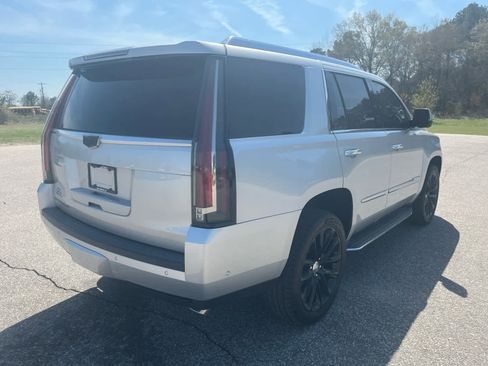 Used 2020 Cadillac Escalade Platinum image 5