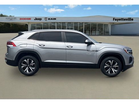 Used 2024 Volkswagen Atlas Cross Sport SE AWD/4WD image 2