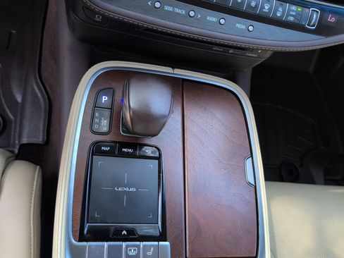 Certified 2020 Lexus LS 500 w/ Accessory Package (Z2) RWD image 15