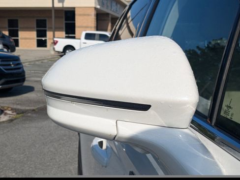 Certified 2023 Lincoln Nautilus Reserve w/ Equipment Group 202A image 13