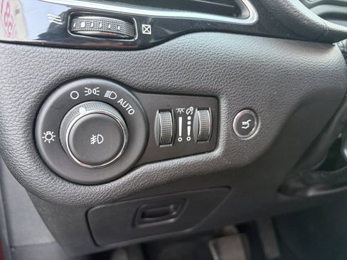 Used 2020 Jeep Cherokee Latitude Plus FWD image 26