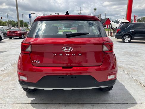 Used 2021 Hyundai Venue SEL FWD image 4