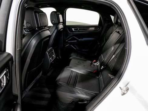 Used 2020 Porsche Cayenne S image 36