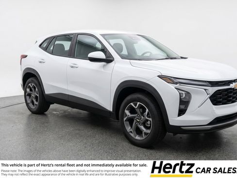 Used 2025 Chevrolet Trax LT FWD image 1