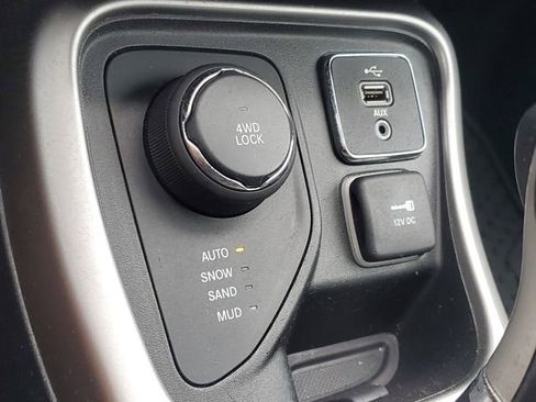 Used 2018 Jeep Compass Latitude w/ Popular Equipment Group AWD/4WD image 30