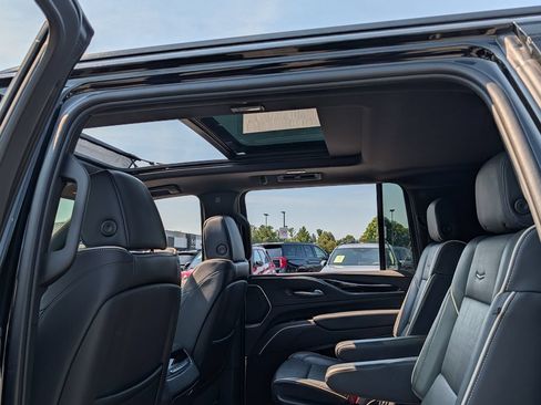 Used 2024 Cadillac Escalade ESV Sport AWD/4WD image 13