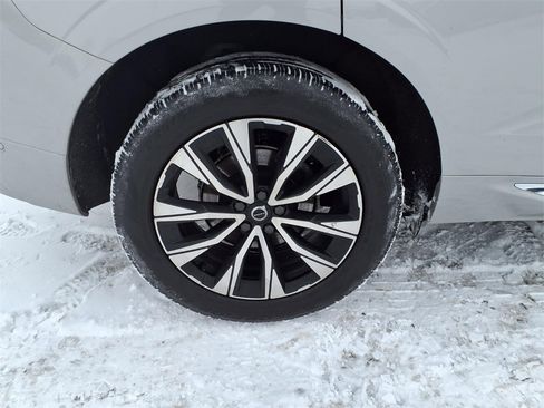 Used 2023 Volvo XC60 B5 Plus image 34