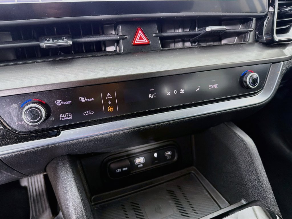 Used 2024 Kia Sportage EX FWD image 16