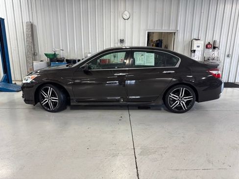 Used 2017 Honda Accord Sport Special Edition image 2