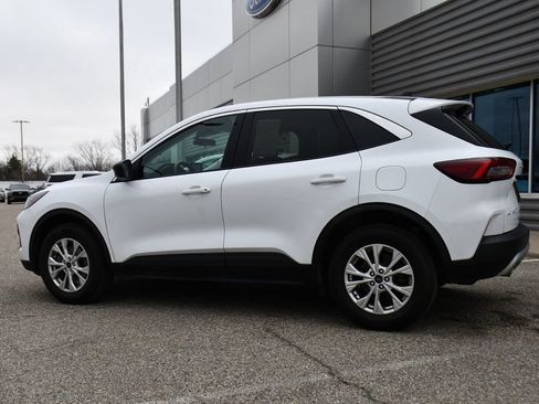 Used 2023 Ford Escape Active AWD/4WD image 3