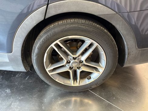 Used 2017 Hyundai Santa Fe FWD image 10